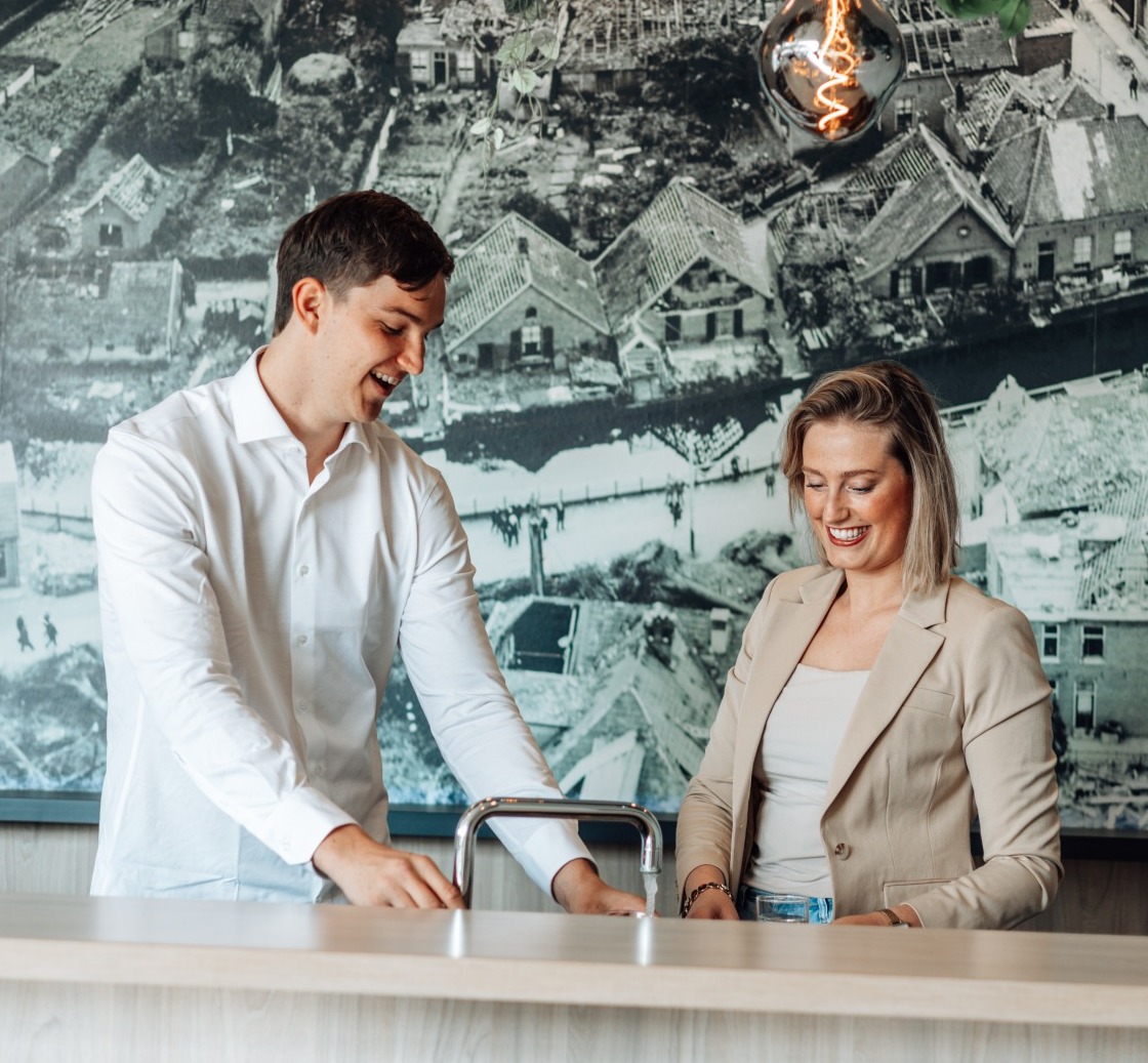 Overleg tussen franchisegever en adviseur van STYB en Loonium